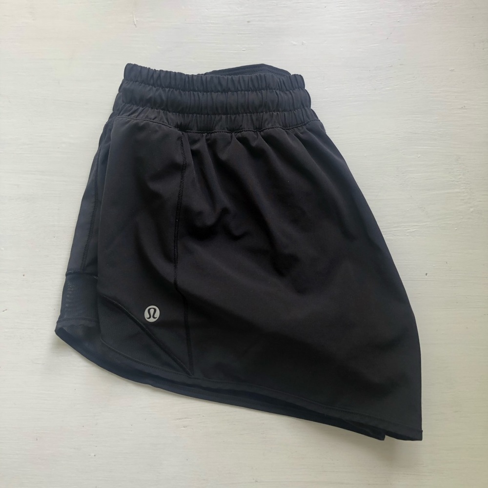 Lululemon Hotty Hot 2.5" shorts